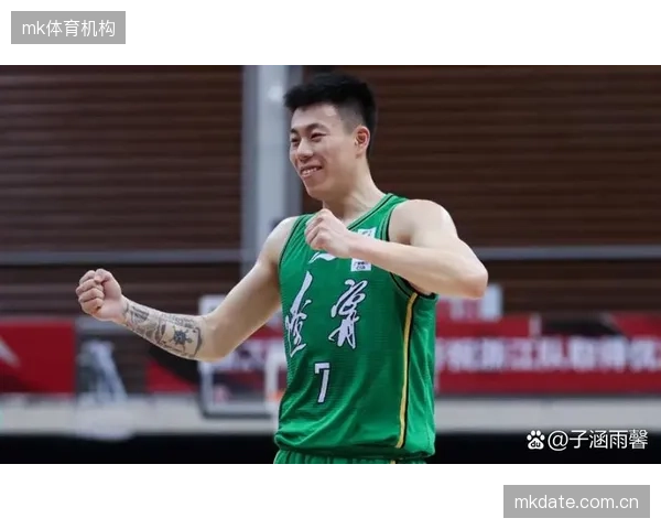 辽宁男篮进入重建期，功勋队长韩德君退役，核心张镇麟转会上海，阵容面临巨变。
